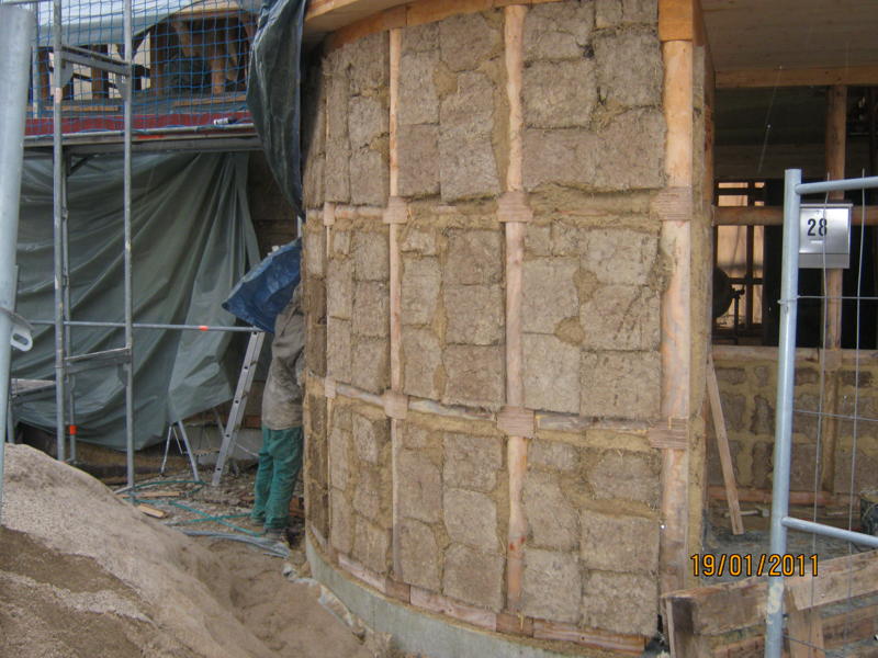 Residential building: clay wall filling